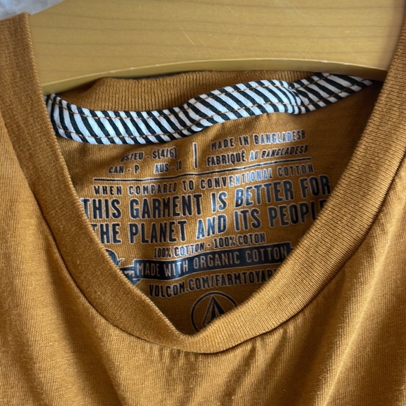 Volcom top size small - Picture 2 of 3